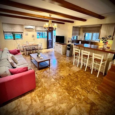 Ένας Ευχάριστος Χώρος Με Πισίνα Villa Pórto Ráfti Esterno foto