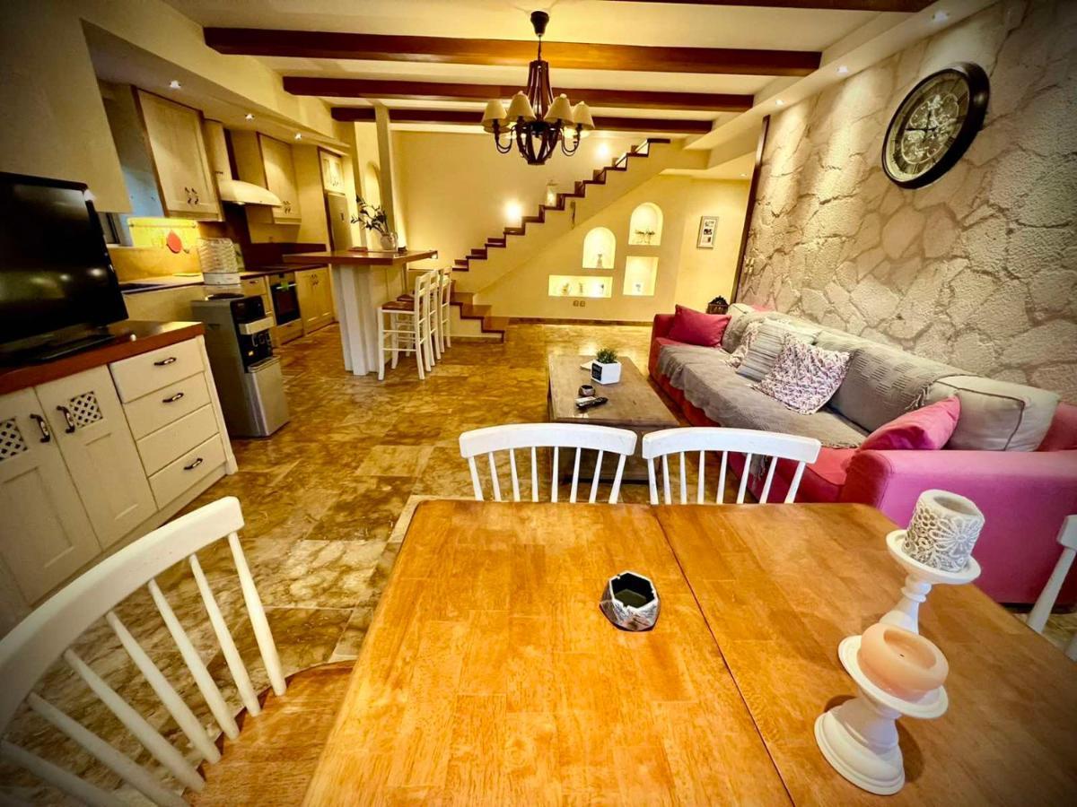 Ένας Ευχάριστος Χώρος Με Πισίνα Villa Pórto Ráfti Esterno foto