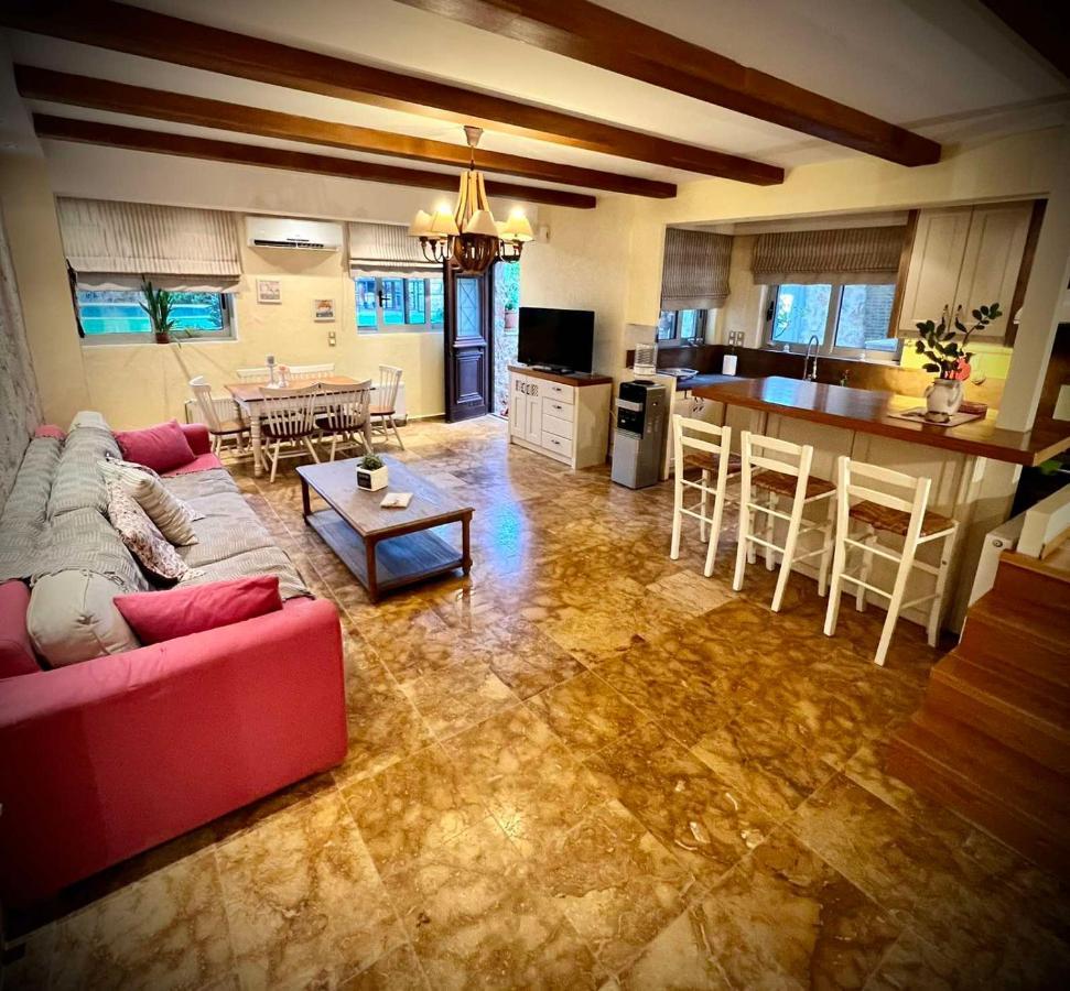 Ένας Ευχάριστος Χώρος Με Πισίνα Villa Pórto Ráfti Esterno foto